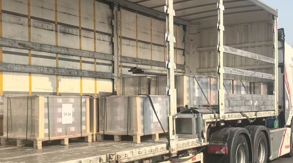 Комплектующие поставляются из Китая в Россию через ТИР.